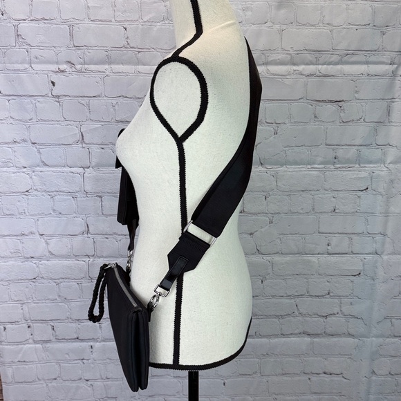 ⭐️Athleta Revive Modular Crossbody Bag black - Picture 4 of 12